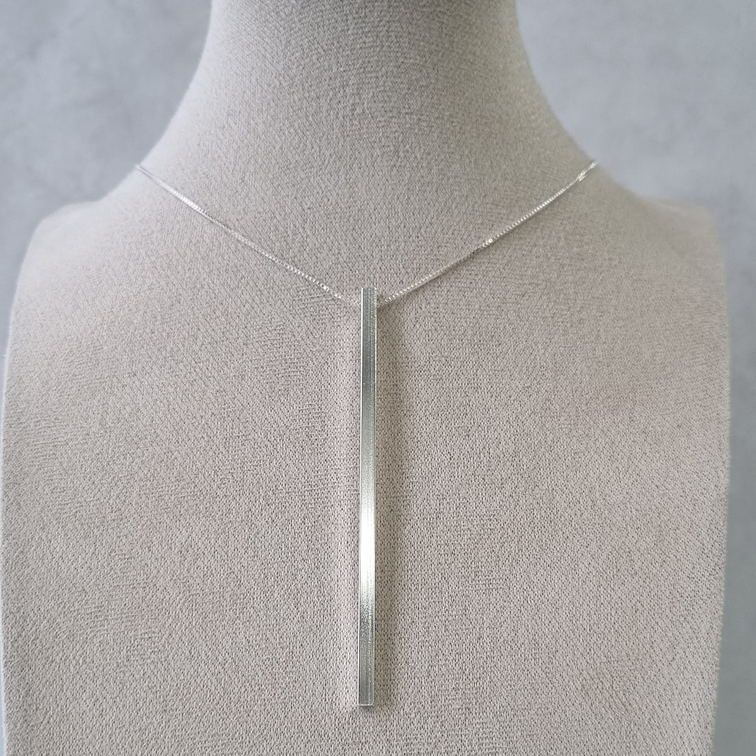 Collar barra plata