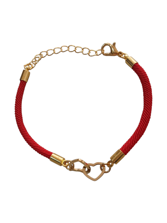 pulsera roja con corazones